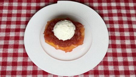 Elma yatağında ayva tatlısı