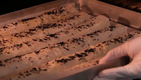 Herkes hazır sanacak: Pratik çıtır peynirli börek